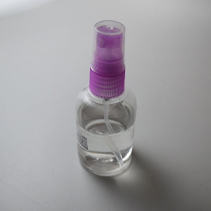 spray bottle with citric acid and ascorbic acid solution