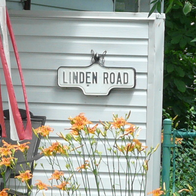 2011-07-01_1353-886-linden-road-street-sign-1st-gen_sq.jpg