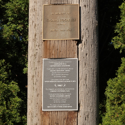 2020-08-19_1656-c30-bertold-park-flagpole_th-plaque.jpg