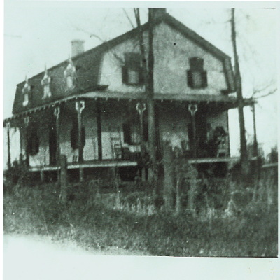 larente-farmhouse-about-1900_sq.jpg